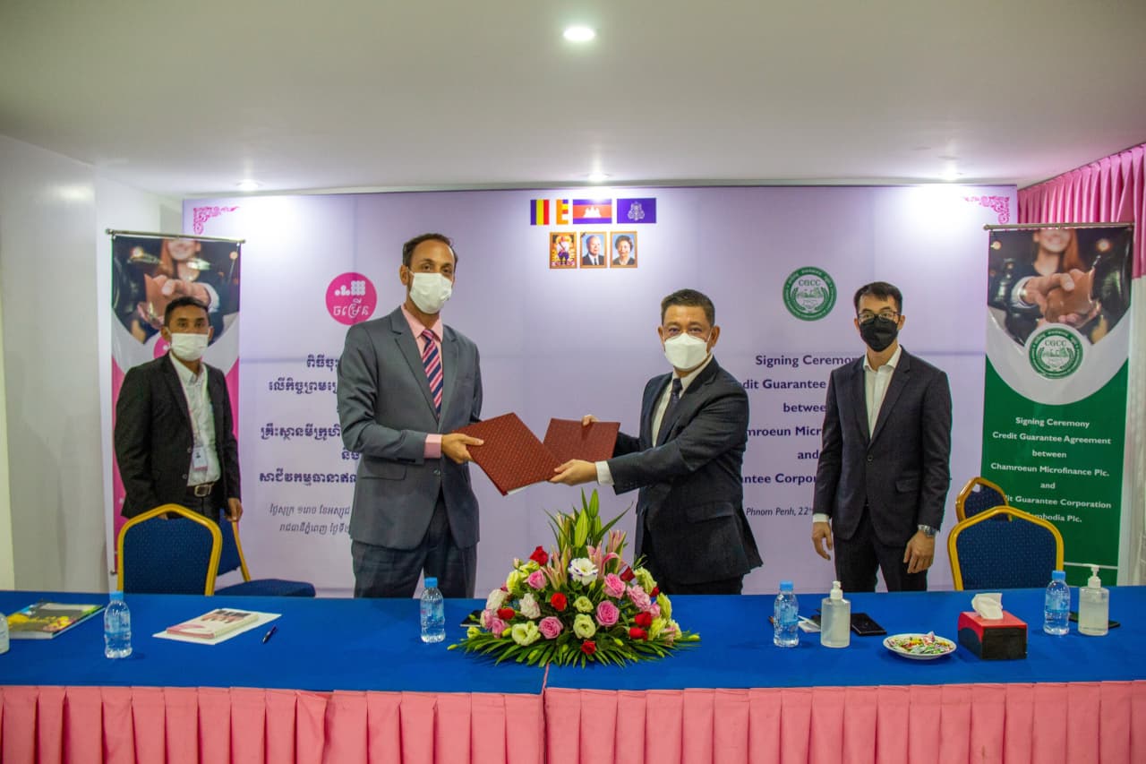 Signing ceremony between CGCC and Chamroeun MFI to support SMEs in Rural Area